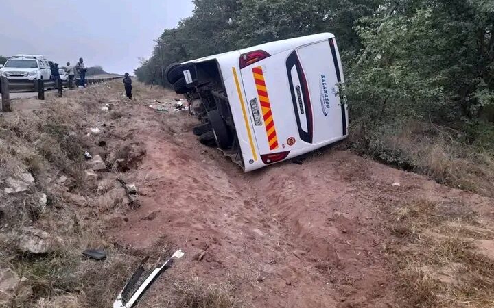 Driver killed,11 injured in the Bus crash