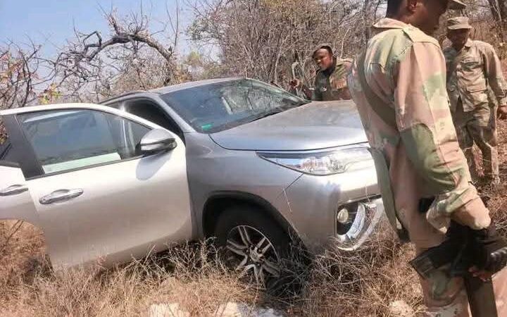 Soldiers Intercept Two Vehicles Allegedly Being Smugled into Zimbabwe